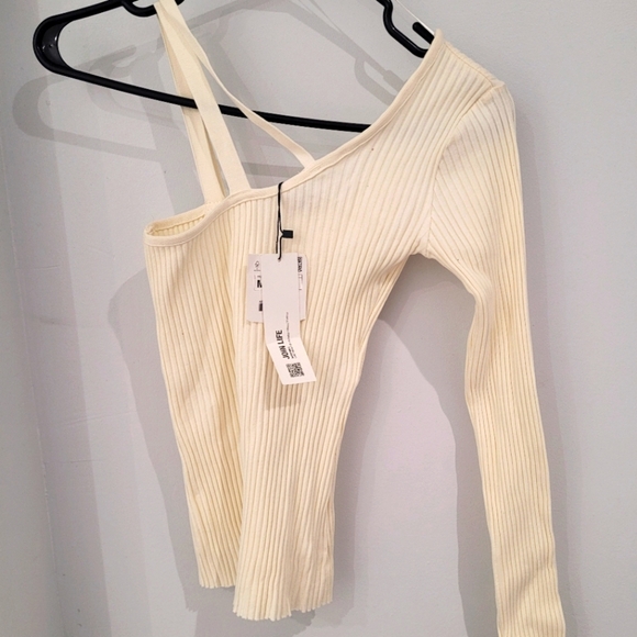NWT-Zara asymetrical cream top-Medium - Picture 4 of 5